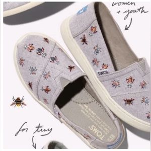 NIB TOMS embroidered bug shoes girls boys size 3.5 never worn big kid unisex